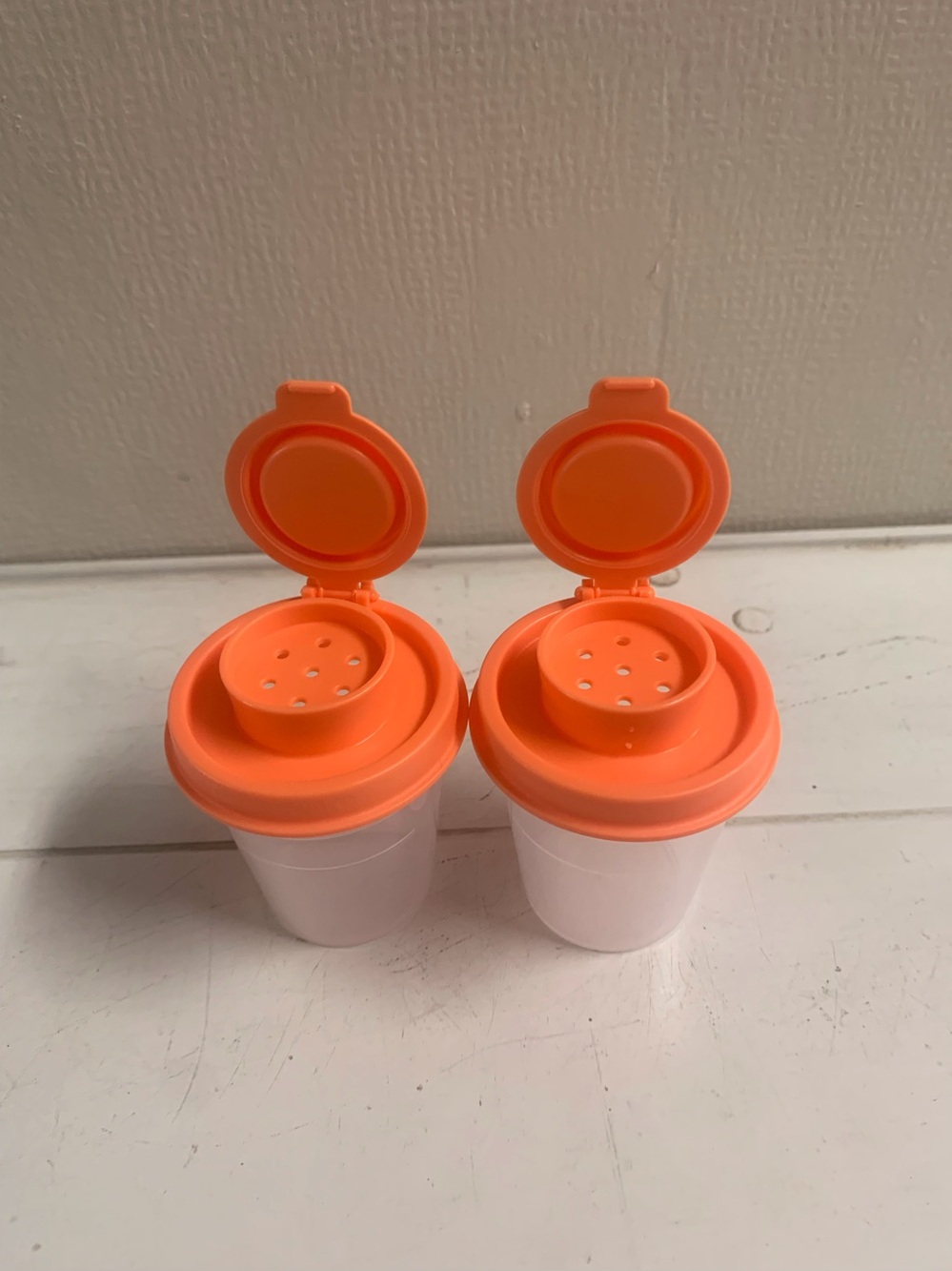 Tupperware Mini Salt & Pepper Shaker Set - Picture 3 of 4